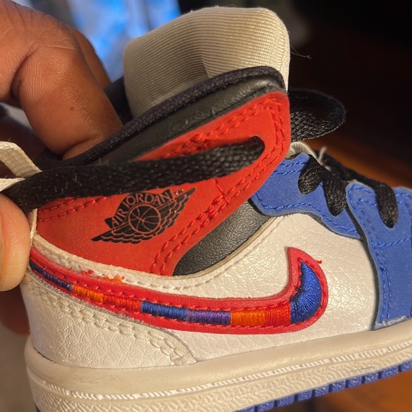 Kids Air Jordan - Picture 2 of 5